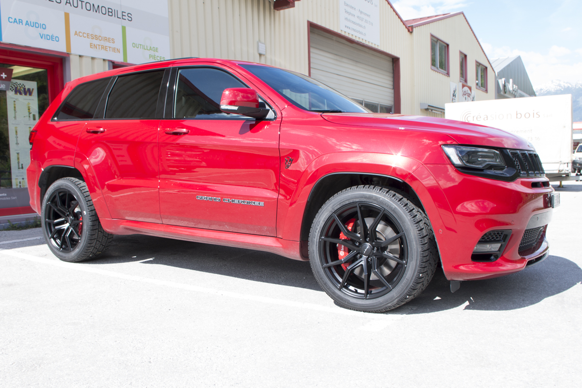 Schmidt Drago noir mat Grand Cherokee SRT